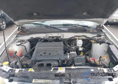 2011 Ford Escape Xlt z USA, uszkodzony, nr VIN 1FMCU9DG8BKC52742